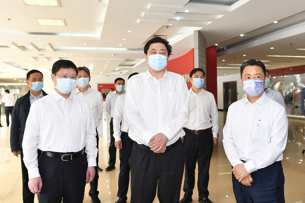 4月12日，无锡市市长赵建军带队深入人生就是博集团，专题调研疫情防控和复工复产工作。