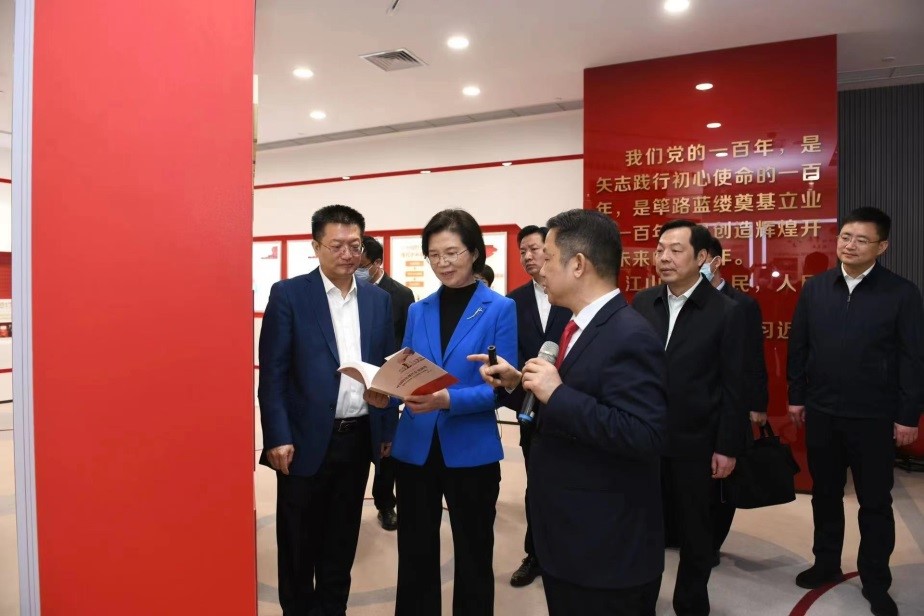 江苏省委常委、组织部部长沈莹调研人生就是博2