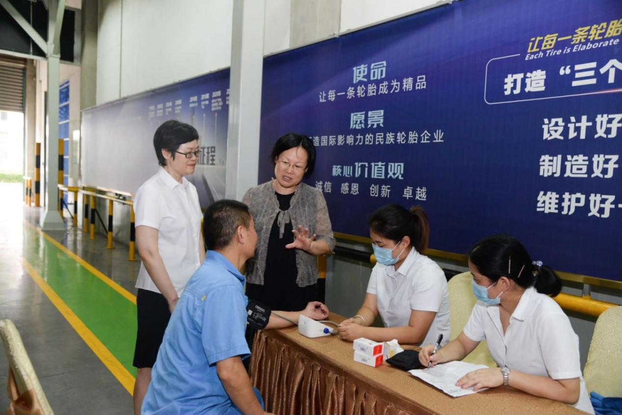 锡山区总工会慰问人生就是博集团一线职工1